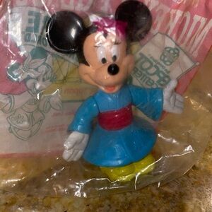 Mickey & Friends McDonald’s Happy Meal Epcot Center Minnie in Japan toy